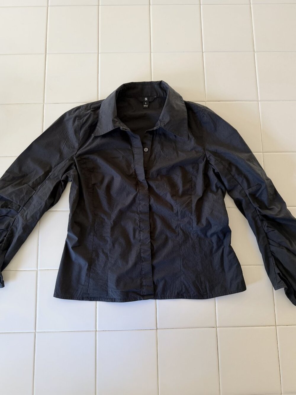 Banana Republic Fitted Ruched Sleeve Button Up Shirt – Black – Size S